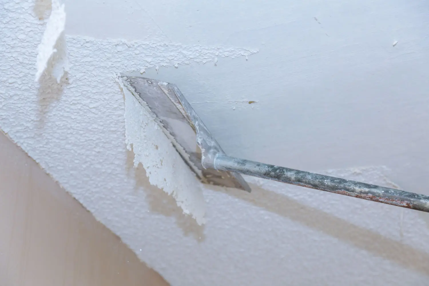 Savannah popcorn ceiling removal service, scraping textured ceiling for a modern flat look.